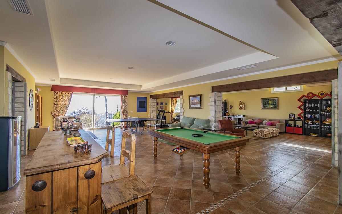 7 Bedroom Villa in Estepona - Photo 18