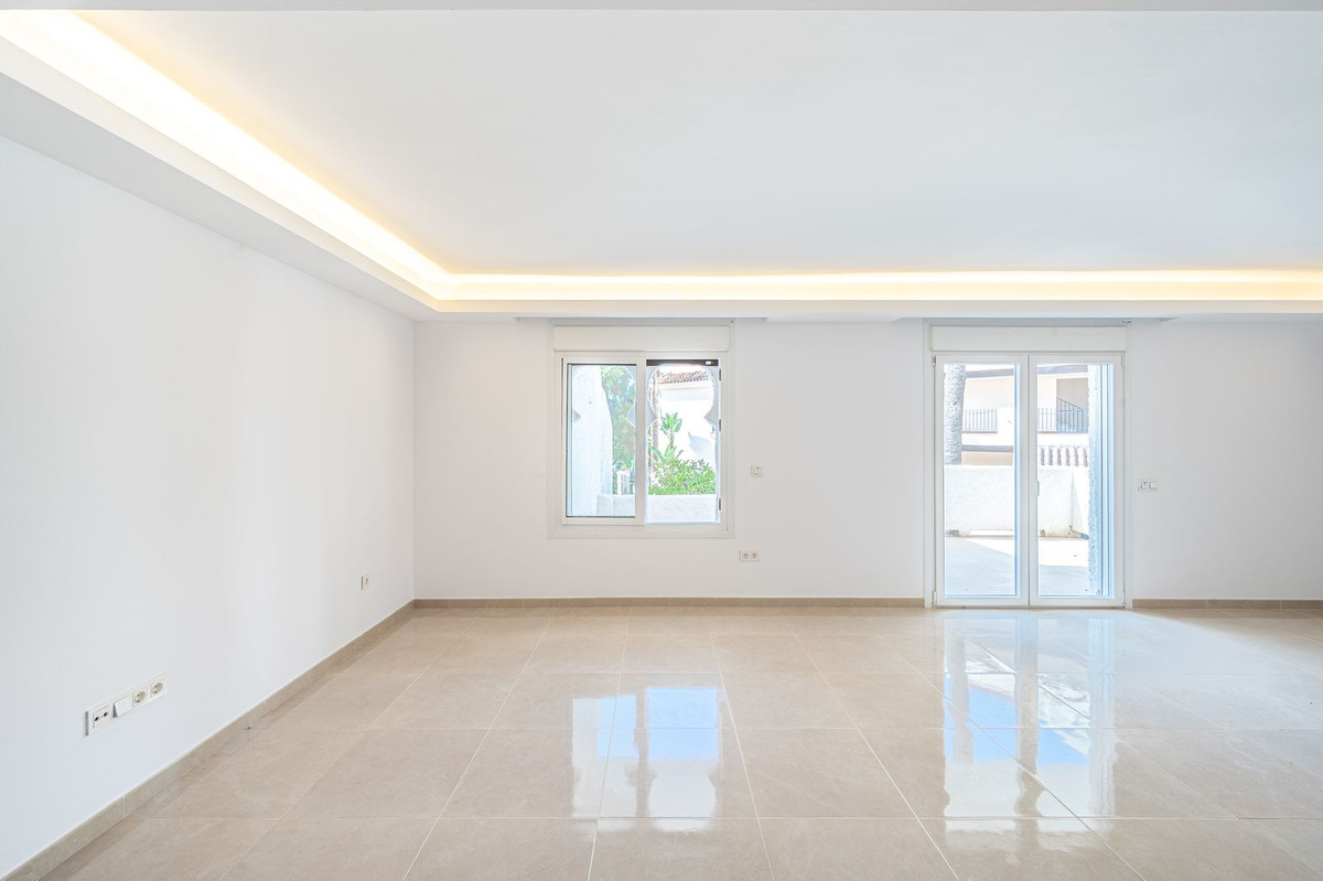3 Bedroom Townhouse in Marbella - Photo 7