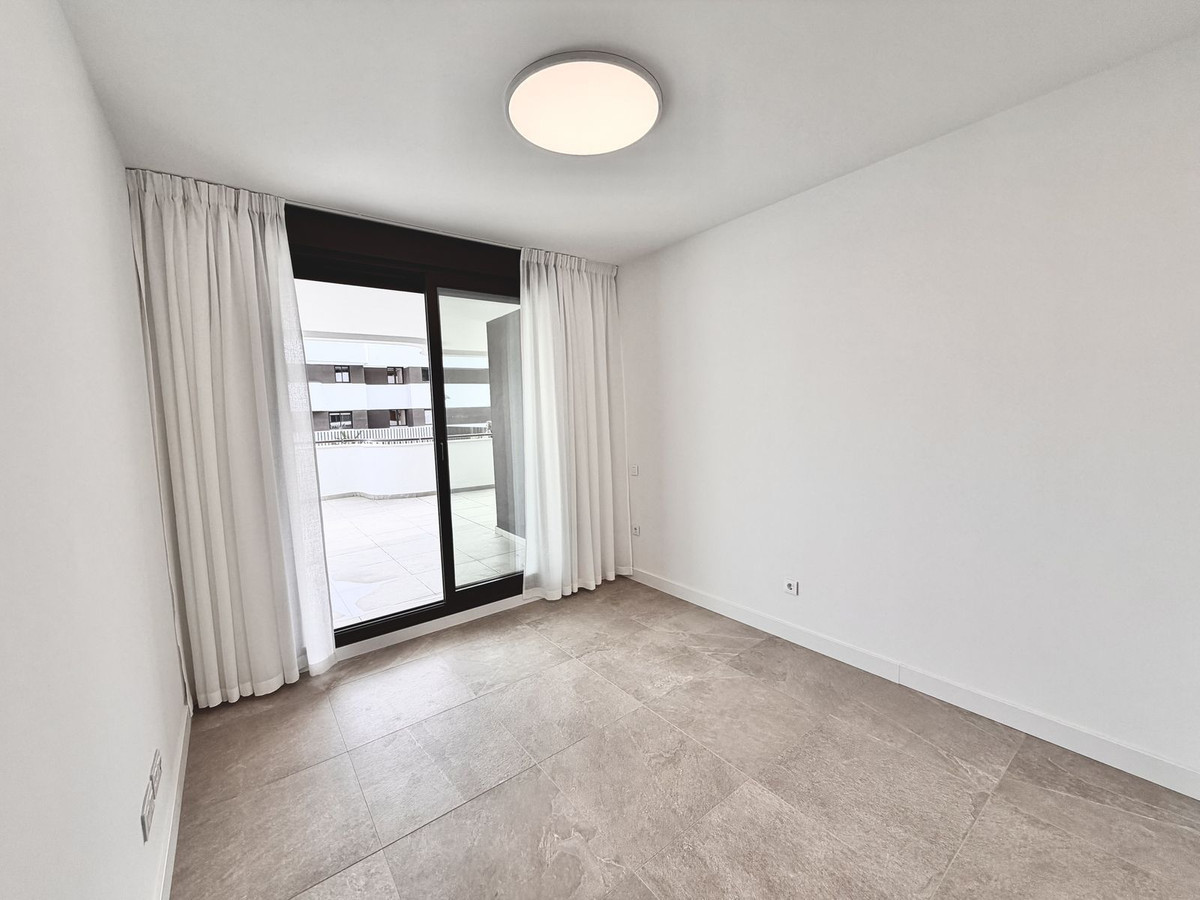 2 Bedroom Apartment in Estepona - Photo 22