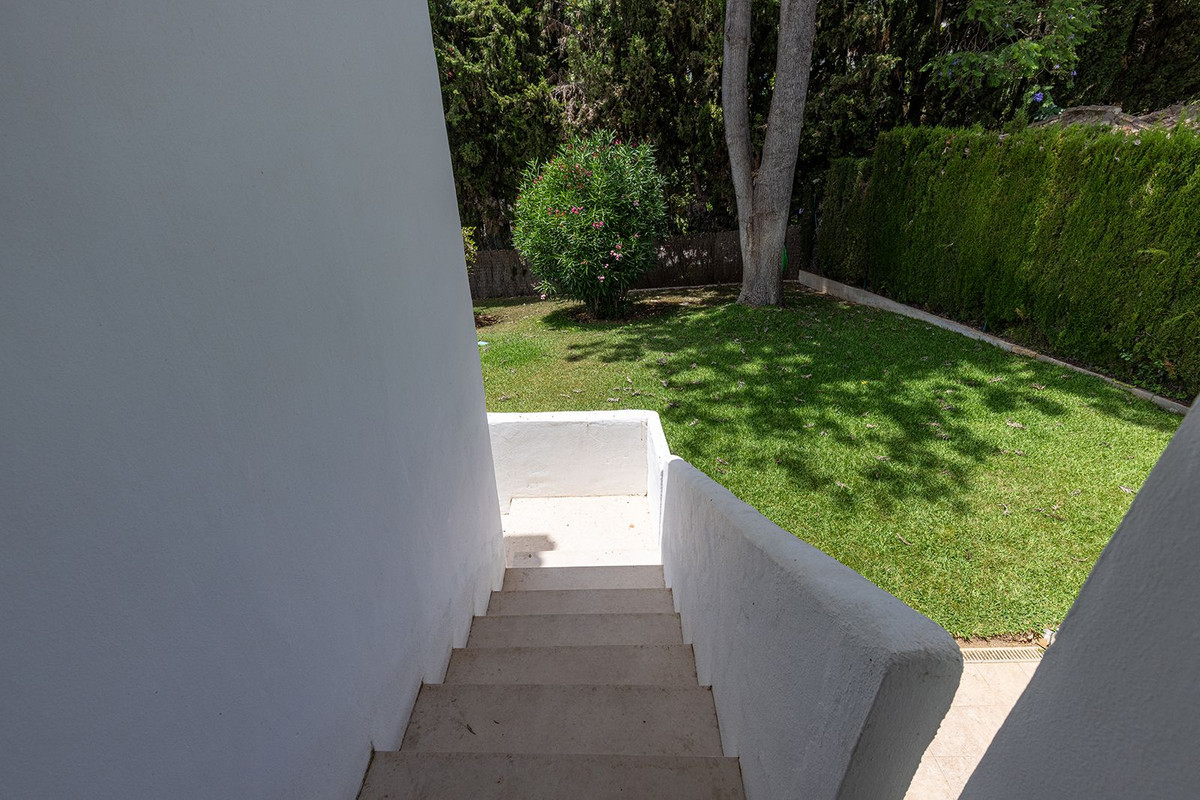 4 Bedroom Villa in Marbella - Photo 15