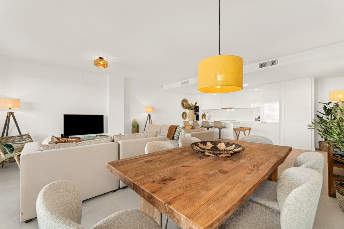 3 Bedroom Apartment in Estepona - Photo 5