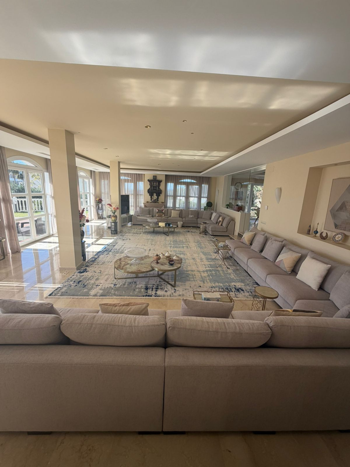 5 Bedroom Villa in Estepona - Photo 8
