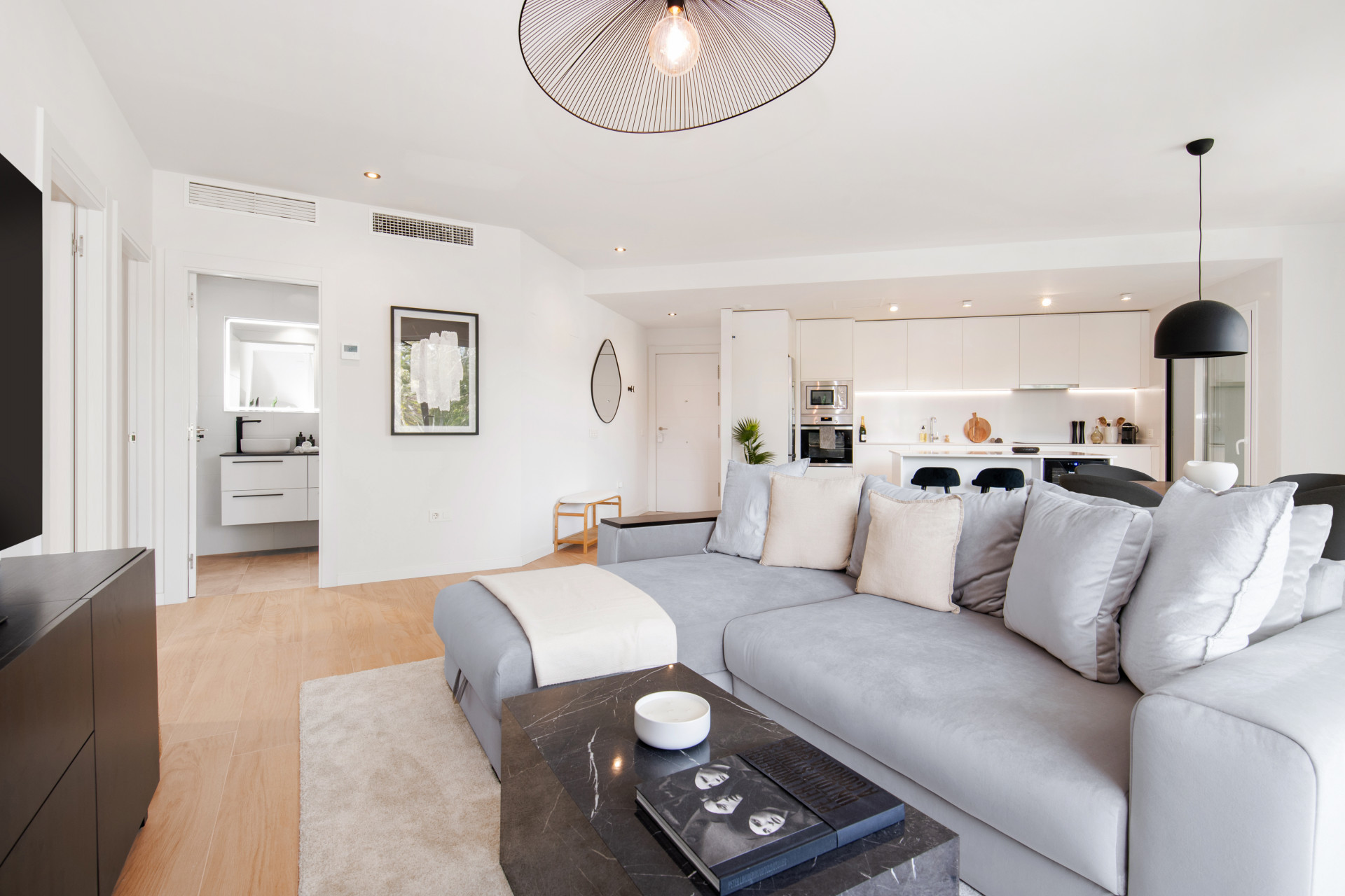 2 Bedroom Apartment in Marbella - Photo 9