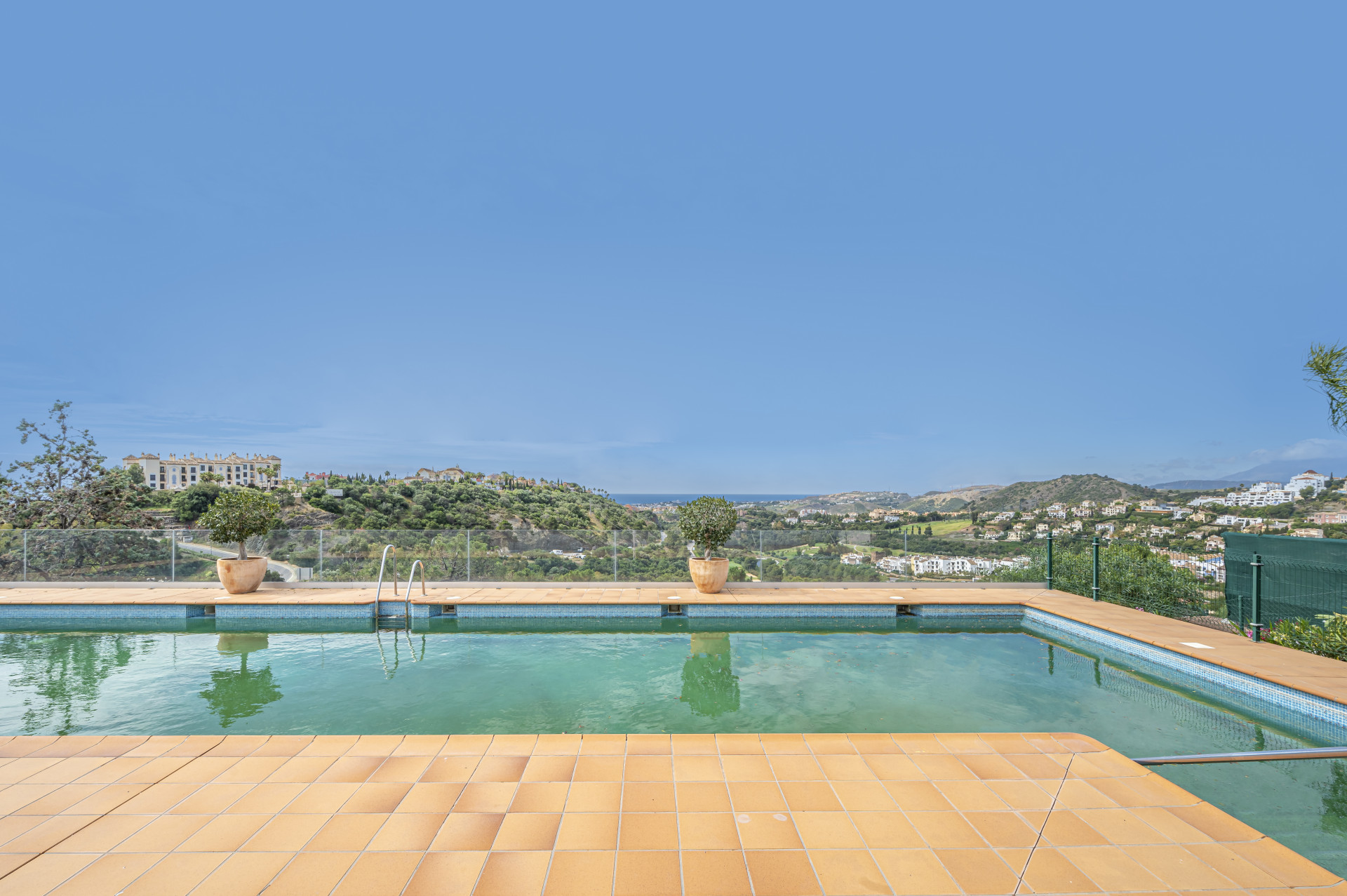 2 Bedroom Apartment in Benahavís - Фото 4