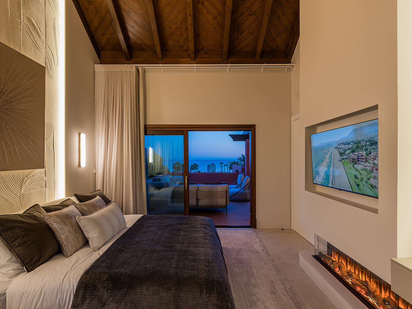 3 Bedroom Penthouse in Estepona - Photo 32