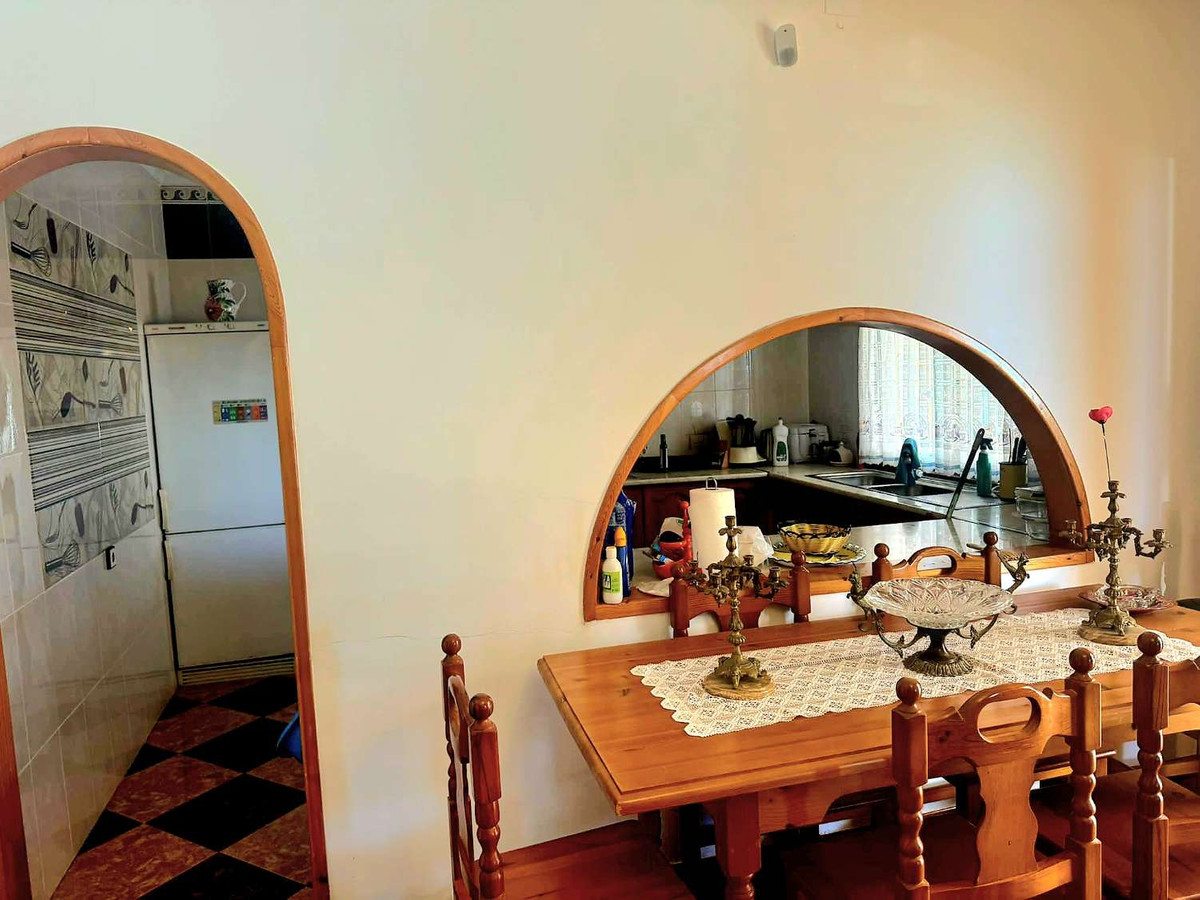 4 Bedroom Villa in Marbella - Photo 13