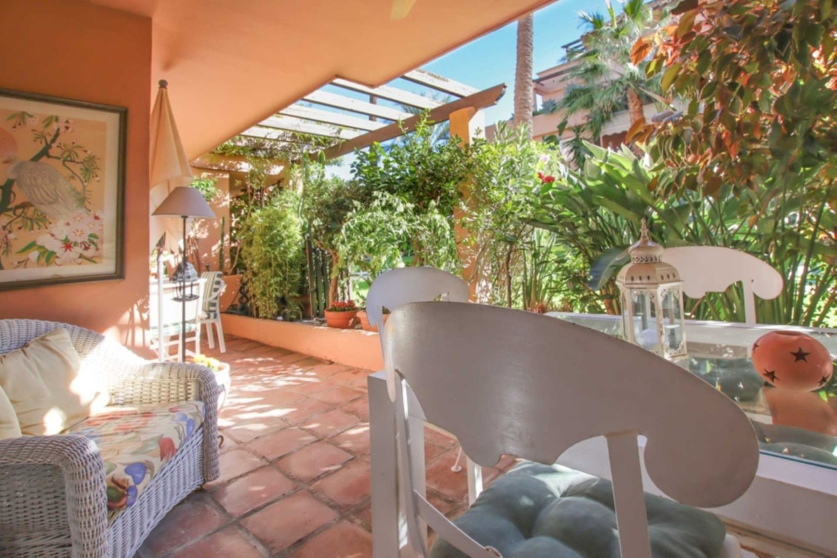 2 Bedroom Apartment in Marbella - Photo 3