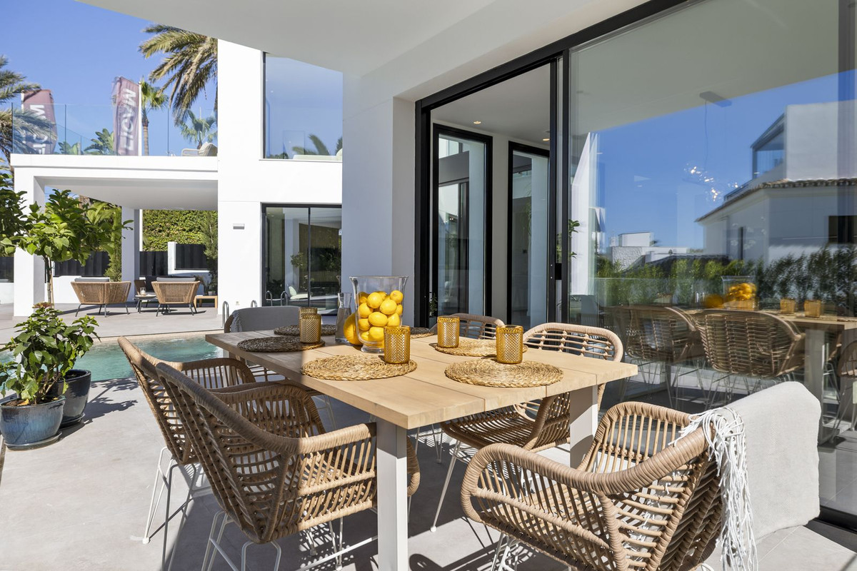 5 Bedroom Villa in Marbella - Photo 39