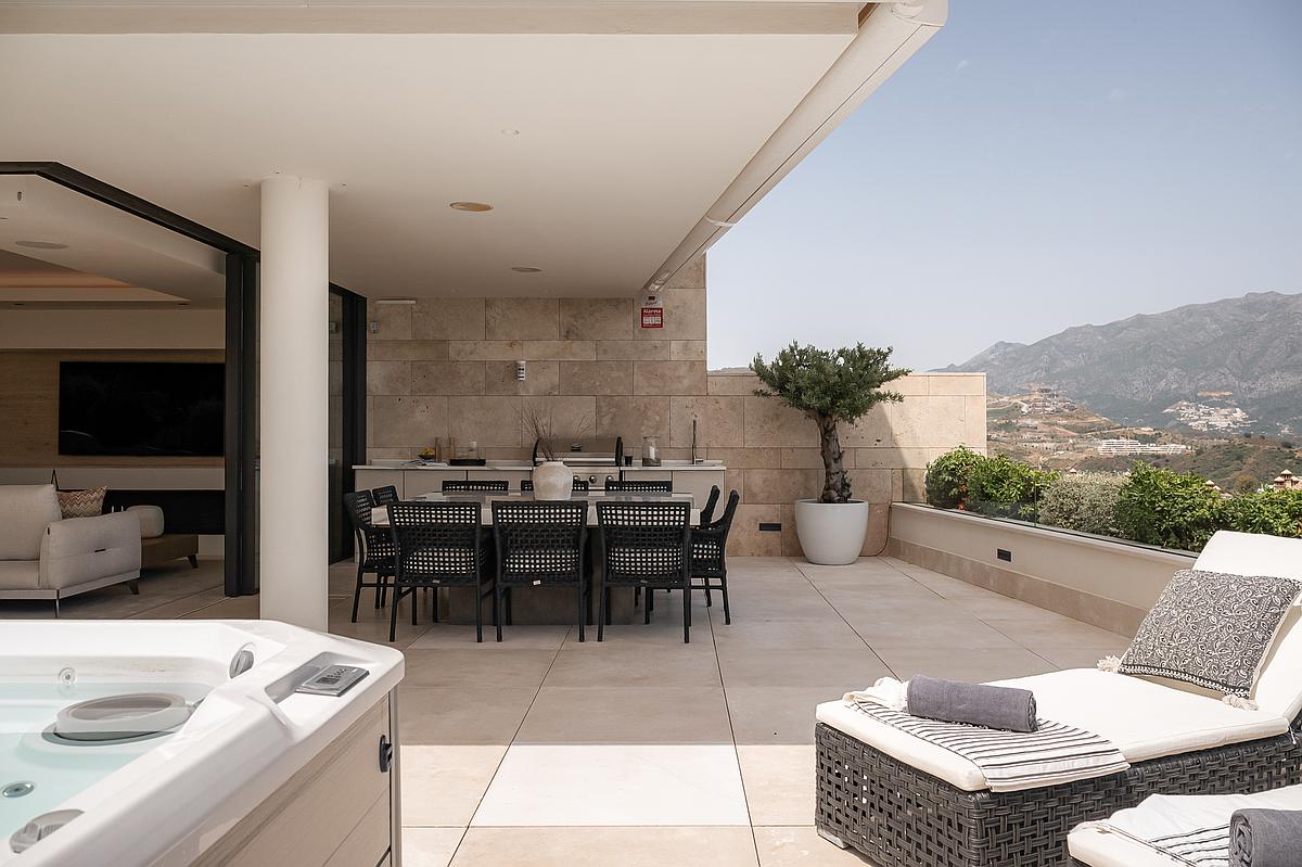 3 Bedroom Apartment in Benahavís - Photo 9