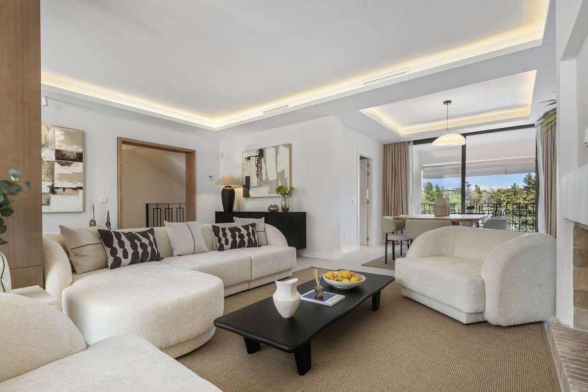 4 Bedroom Townhouse in Marbella - Photo 3