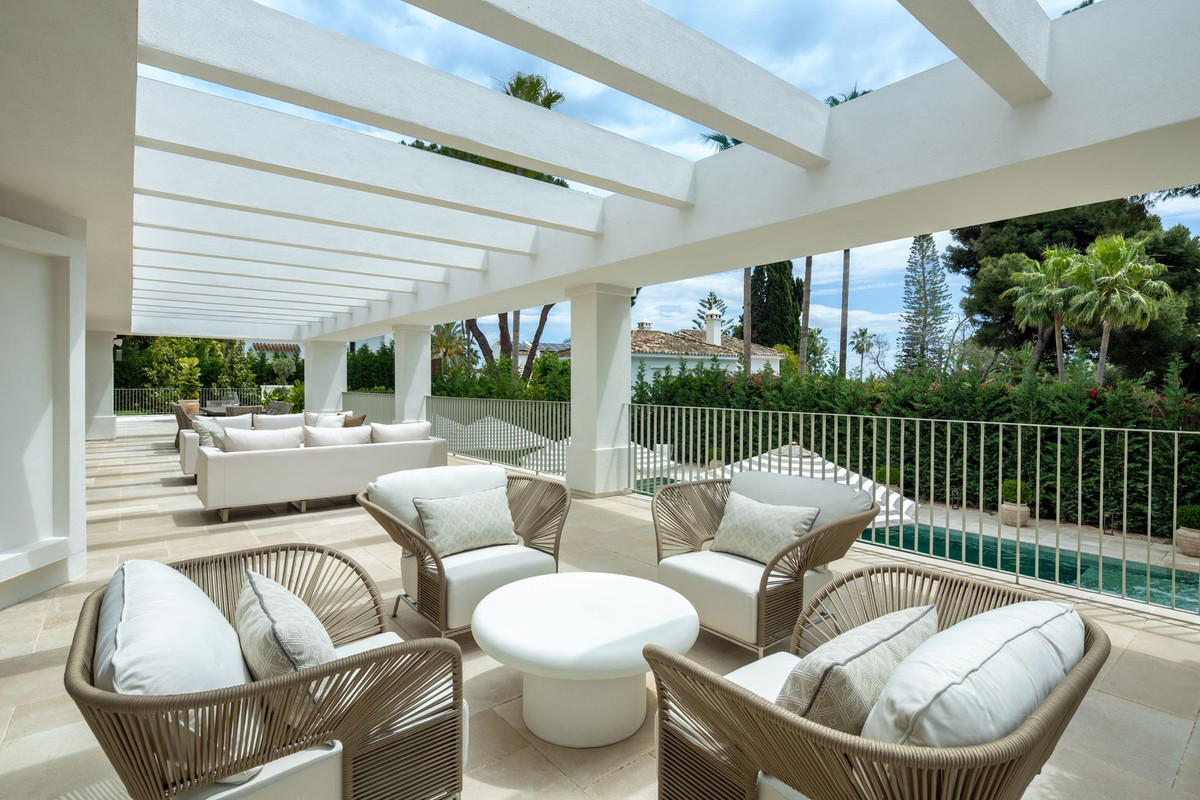 6 Bedroom Villa in Marbella - Photo 3