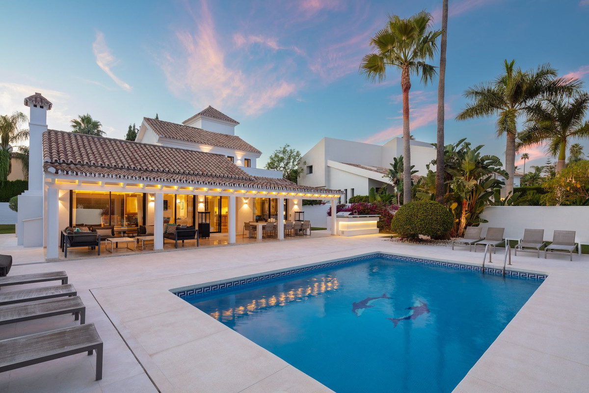 4 Bedroom Villa in Marbella - Photo 13