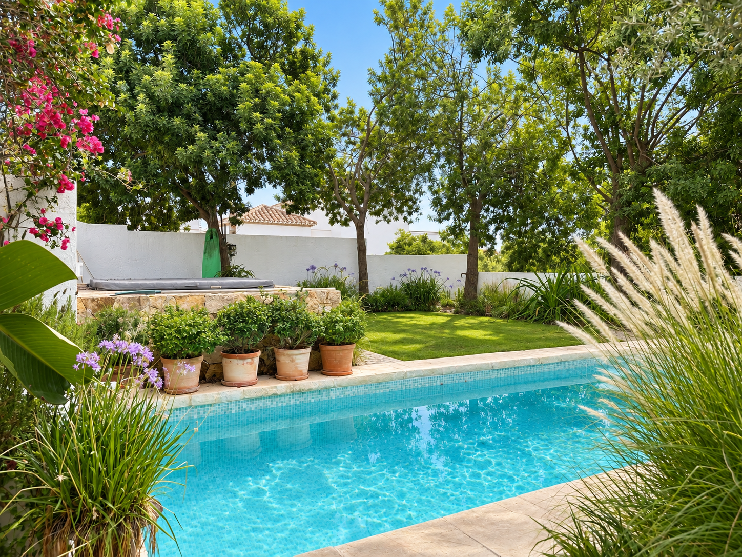 5 Bedroom Villa in Marbella - Photo 2