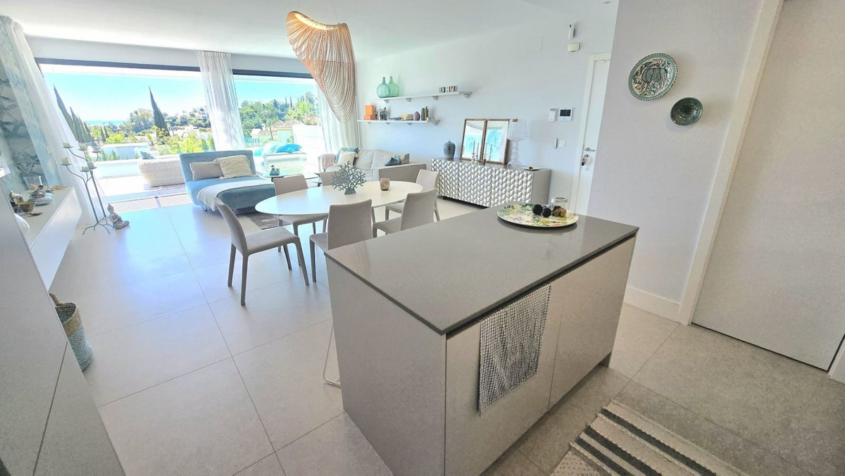 2 Bedroom Apartment in Benahavís - Photo 7