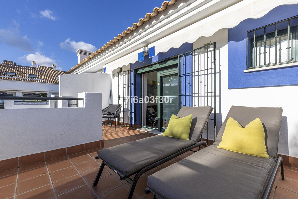 5 Bedroom Townhouse in San Pedro de Alcántara - Photo 25