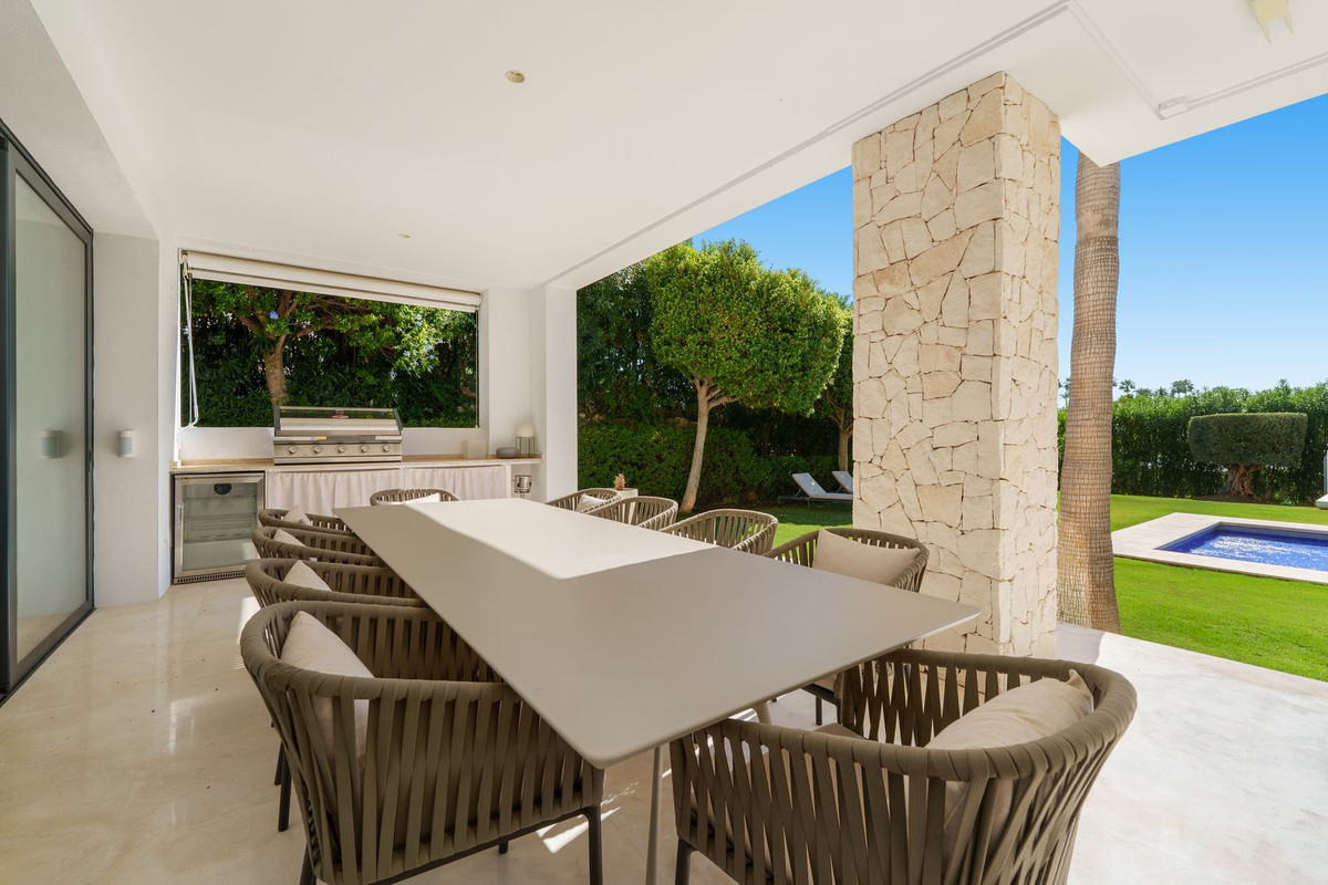 6 Bedroom Villa in Marbella - Photo 53