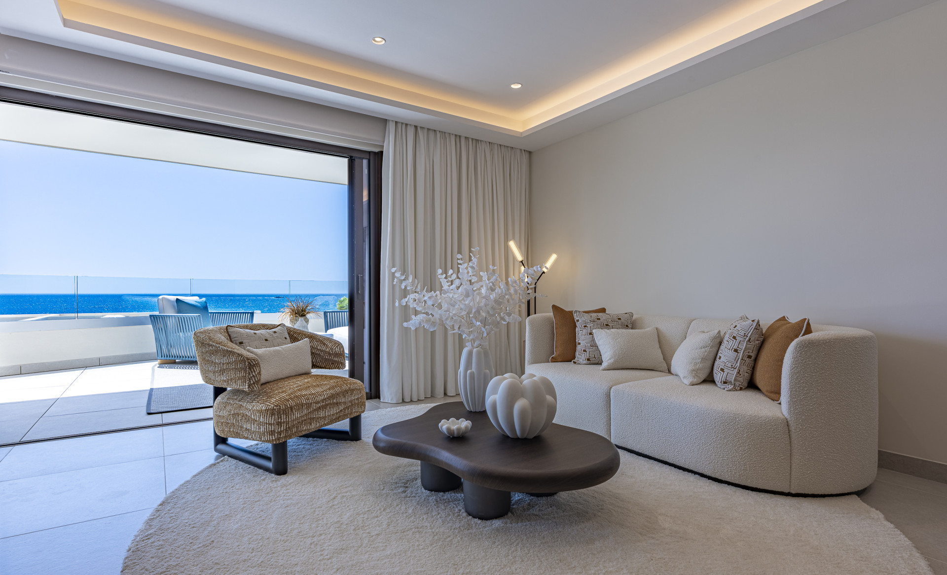 2 Bedroom Apartment in Estepona - Photo 8