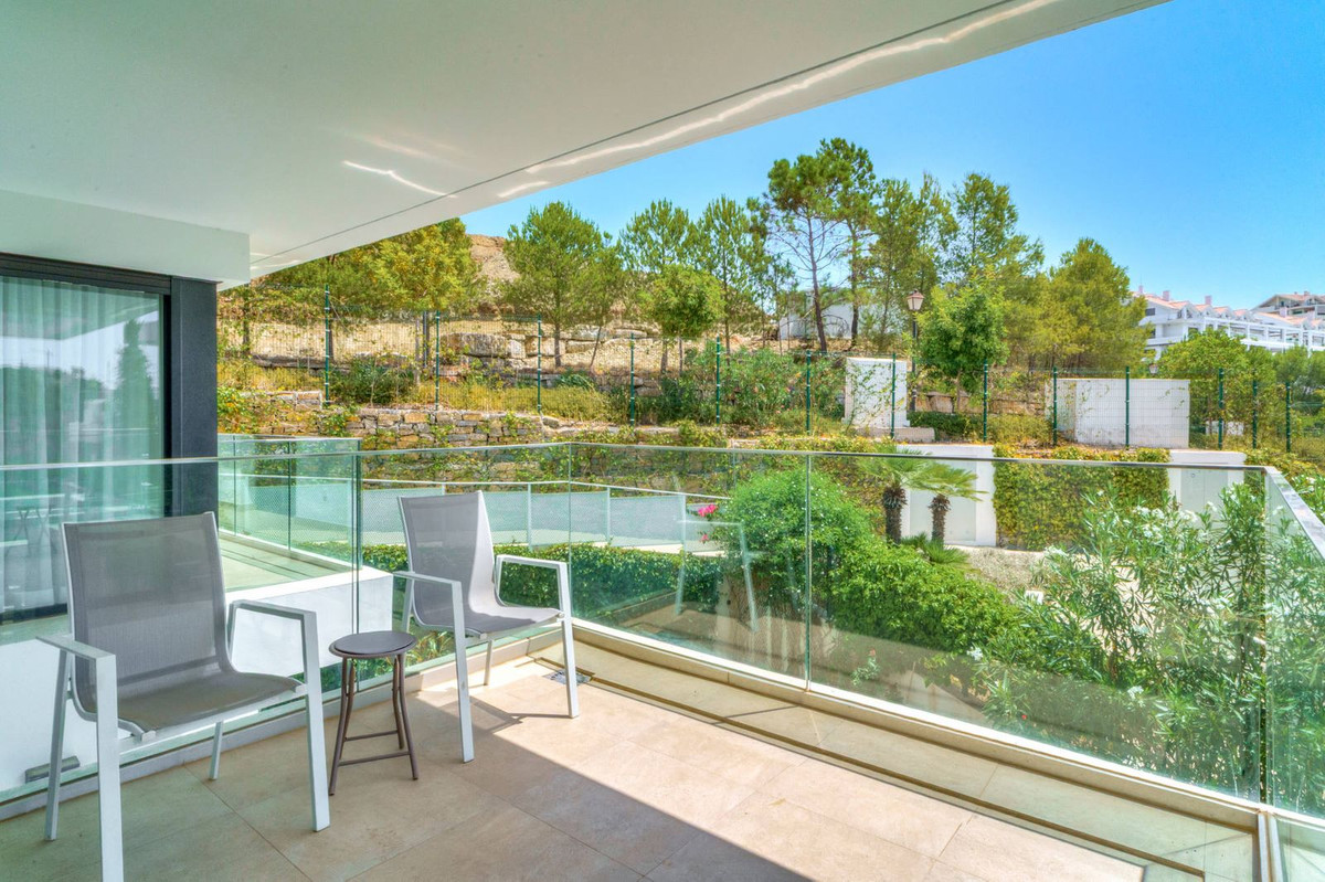 2 Bedroom Apartment in Estepona - Photo 15