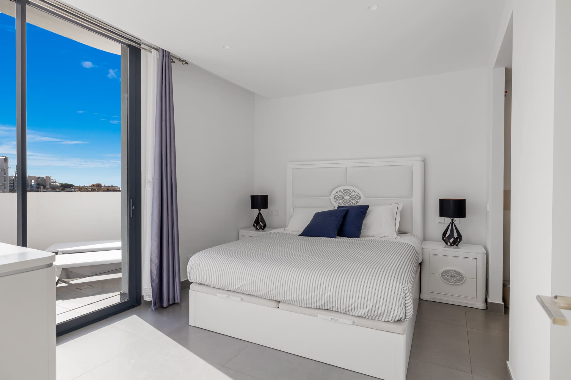 2 Bedroom Penthouse in Benalmádena - Photo 20