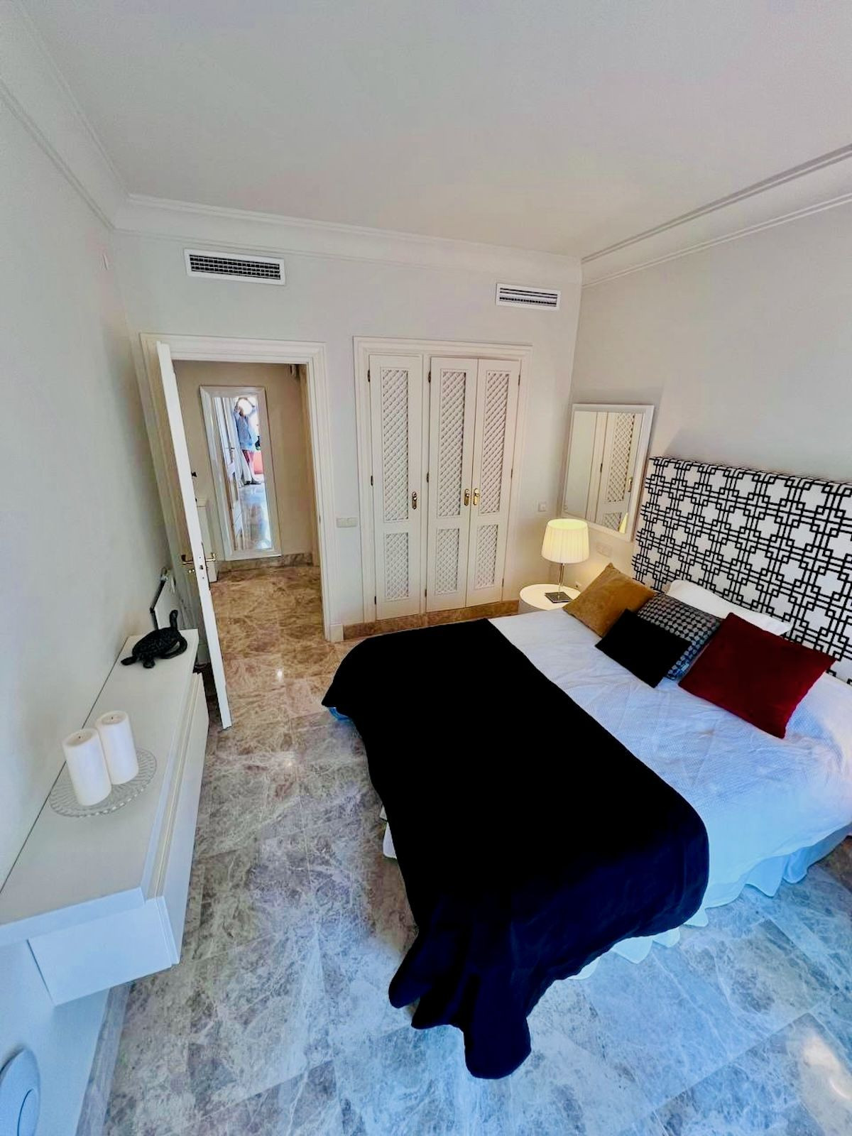 3 Bedroom Apartment in Marbella - Photo 17