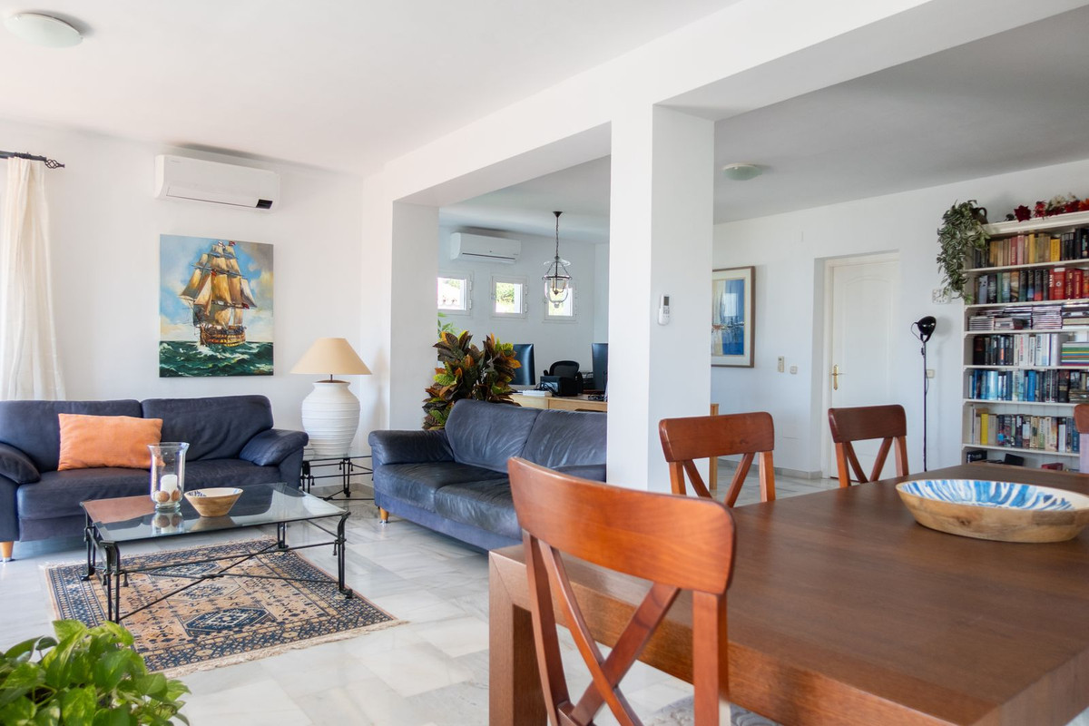 3 Bedroom Villa in Estepona - Photo 10