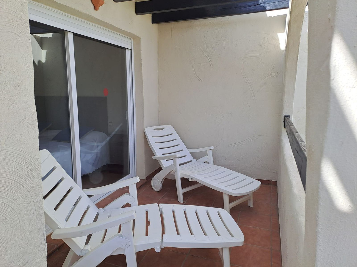 2 Bedroom Apartment in Estepona - Photo 6