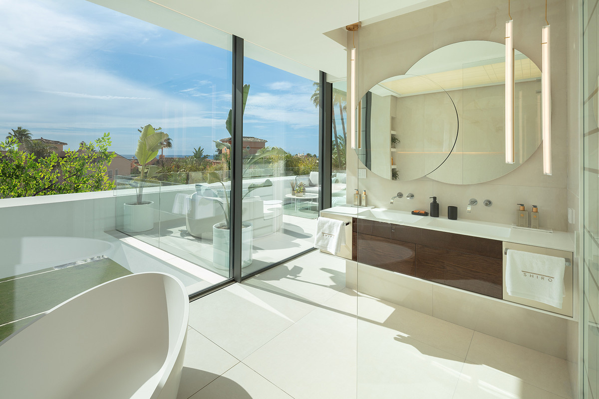 5 Bedroom Villa in Marbella - Photo 11
