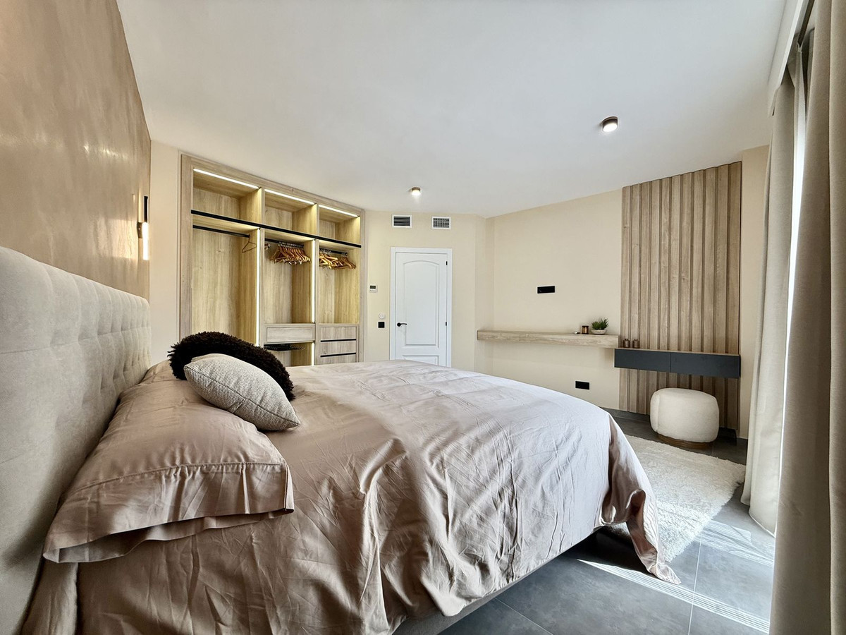 1 Bedroom Apartment in Marbella - Photo 5