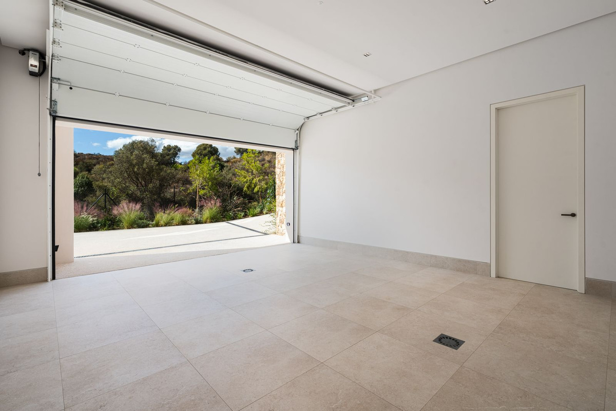 5 Bedroom Villa in Marbella - Photo 24