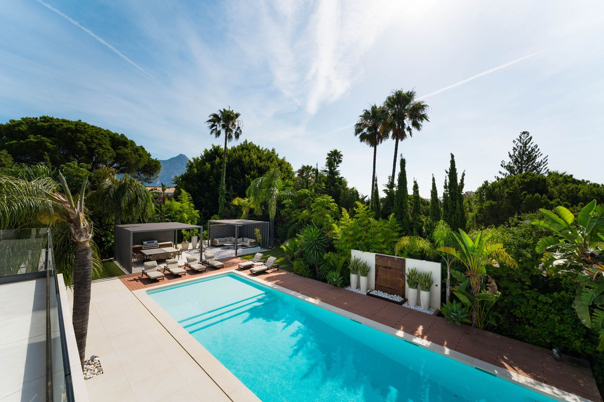 4 Bedroom Villa in Marbella - Photo 8