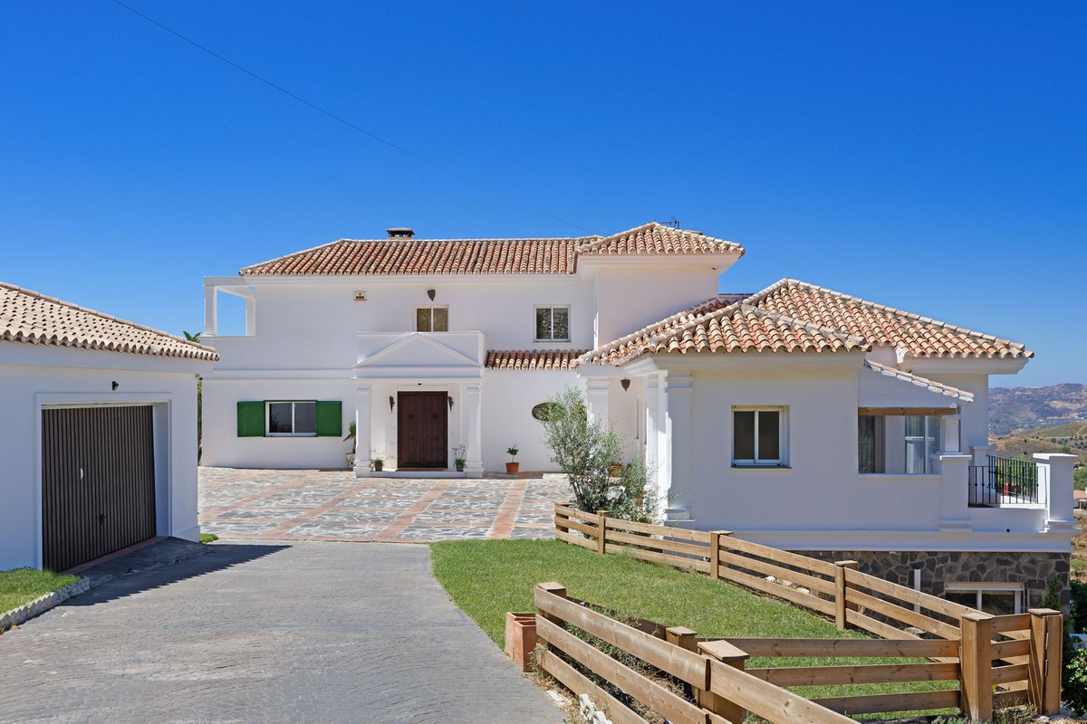 6 Bedroom Villa in Mijas - Photo 2