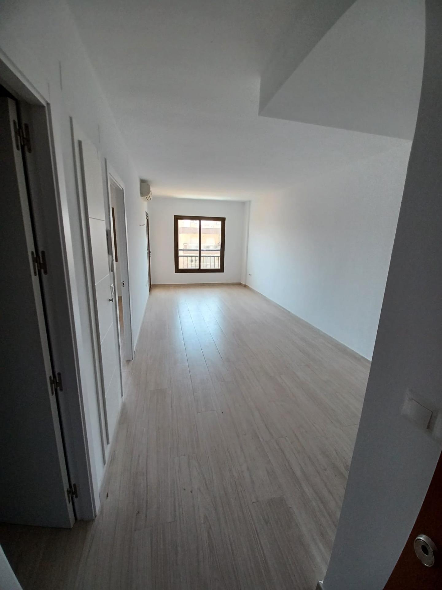 1 Bedroom Apartment in Fuengirola - Photo 3