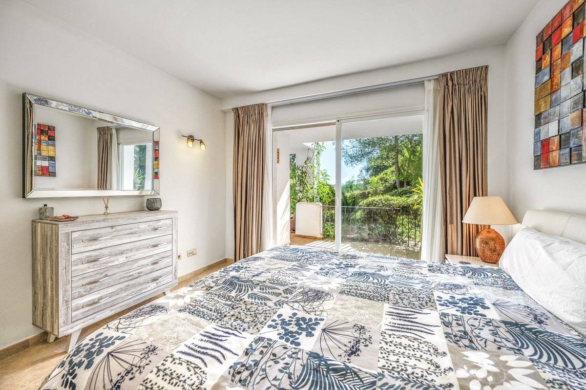 3 Bedroom Apartment in Benahavís - Photo 15