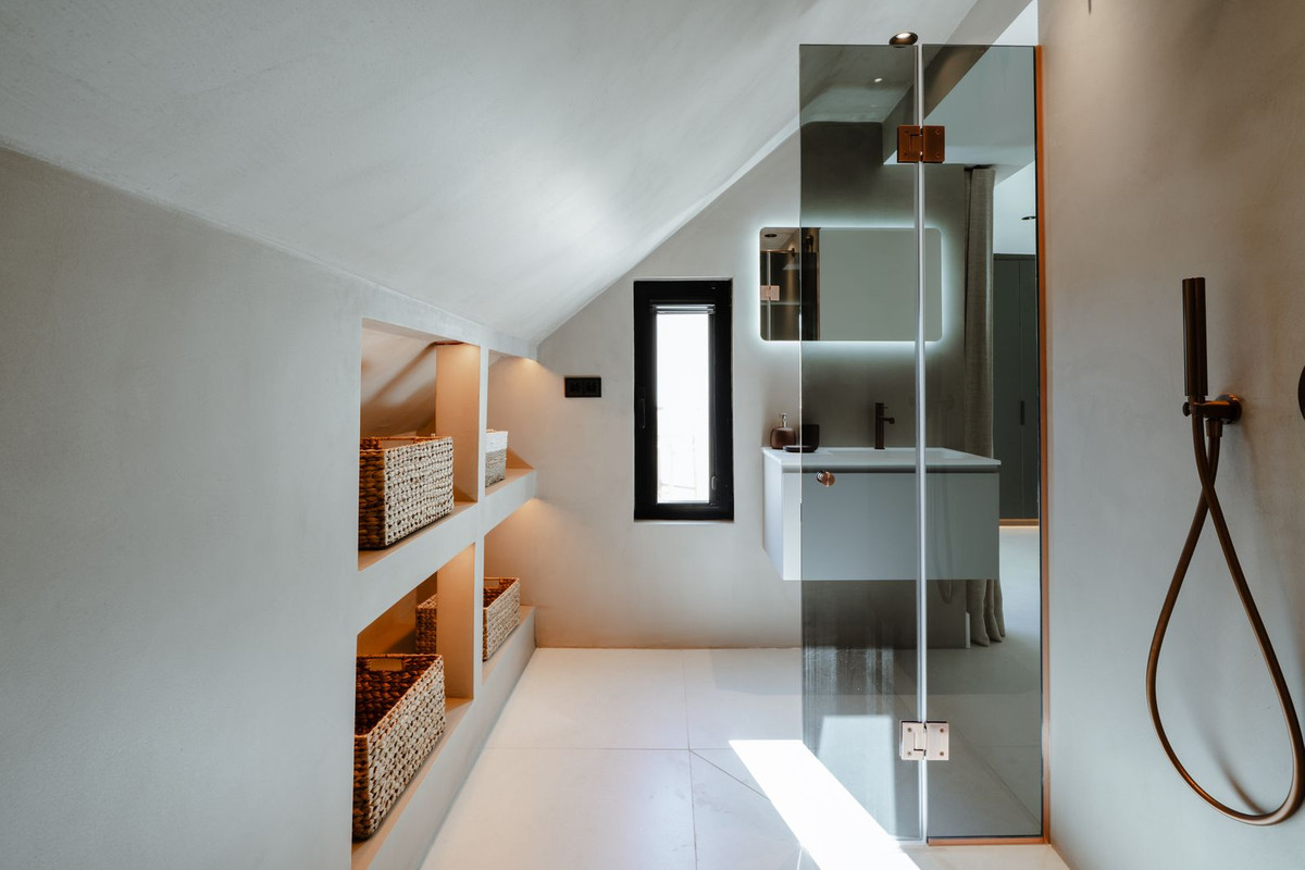 4 Bedroom Townhouse in San Pedro de Alcántara - Photo 44