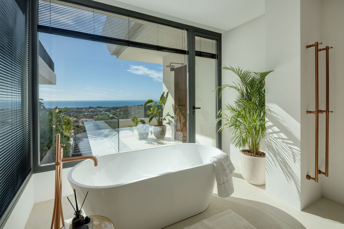 5 Bedroom Villa in Marbella - Photo 28