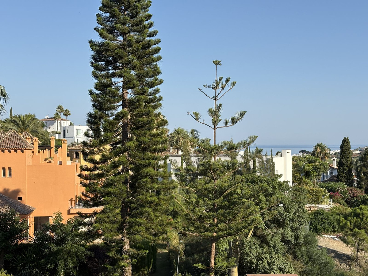4 Bedroom Townhouse in Benahavís - Photo 24