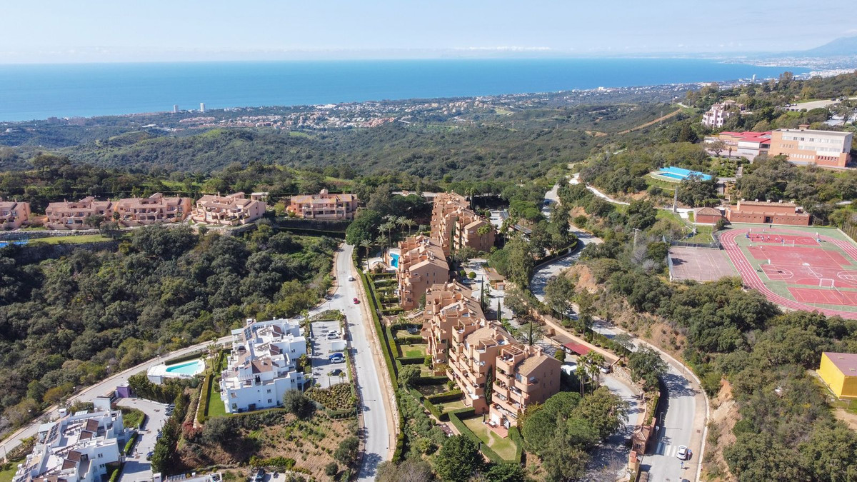 2 Bedroom Apartment in Marbella - Photo 27