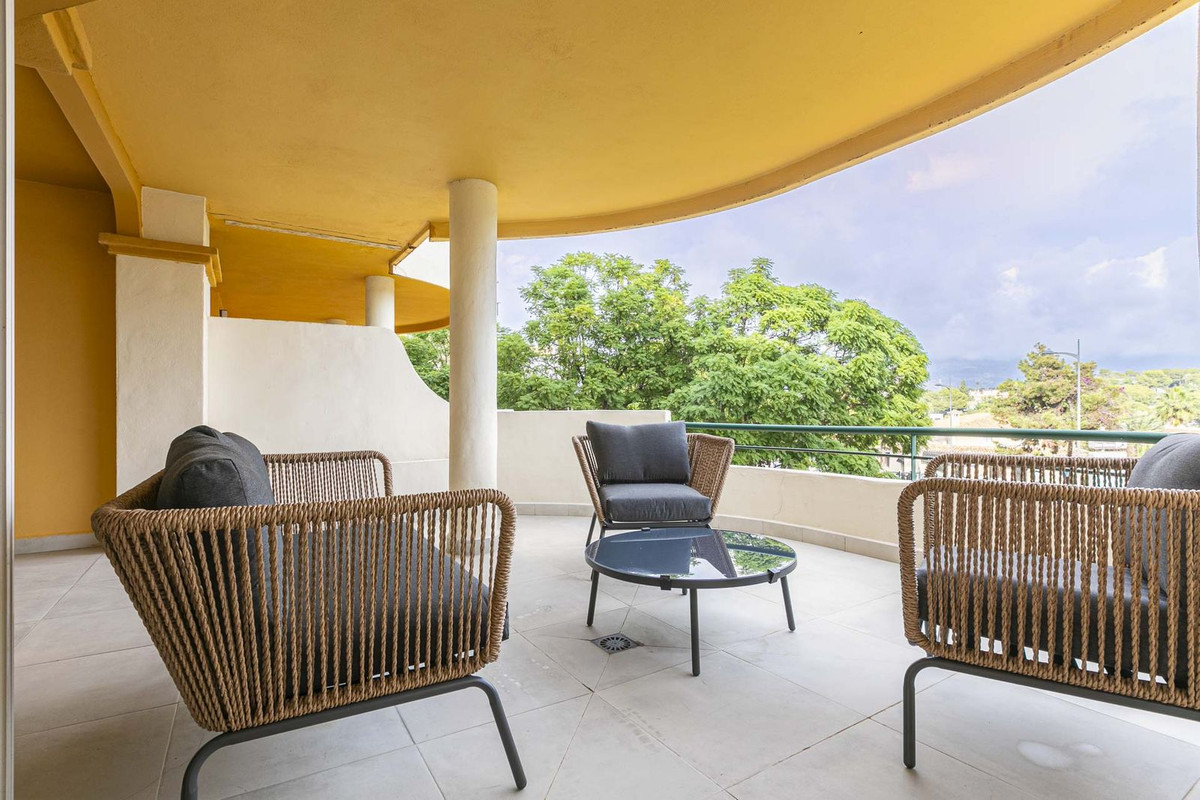 2 Bedroom Apartment in Marbella - Photo 24