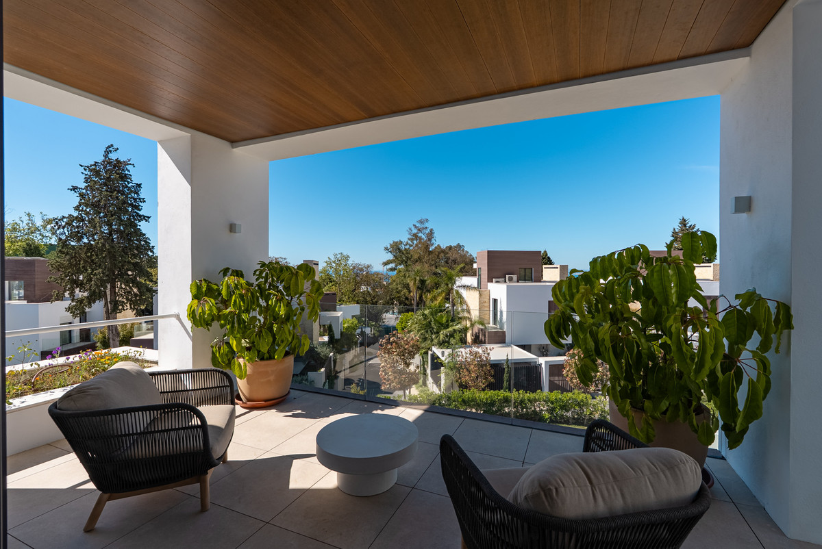 4 Bedroom Villa in Marbella - Photo 22