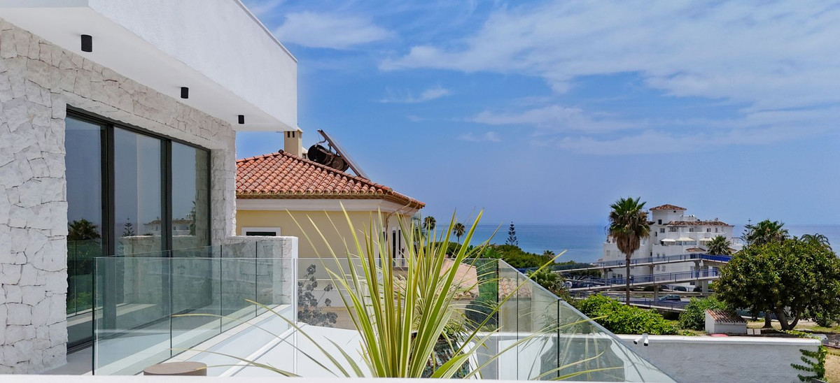 4 Bedroom Villa in Estepona - Photo 5