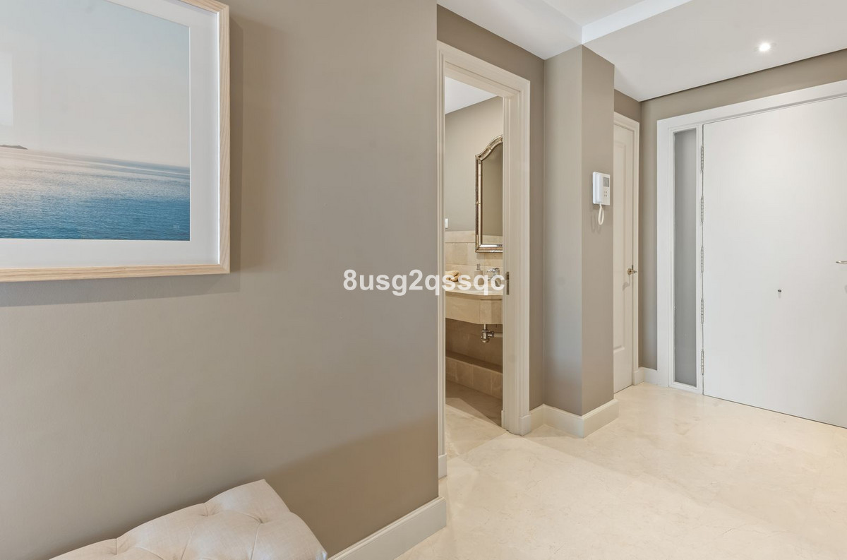 2 Bedroom Apartment in Estepona - Photo 22