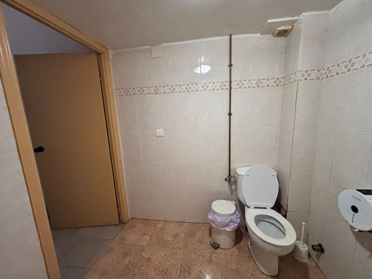 3 Bedroom Apartment in Málaga - Photo 16