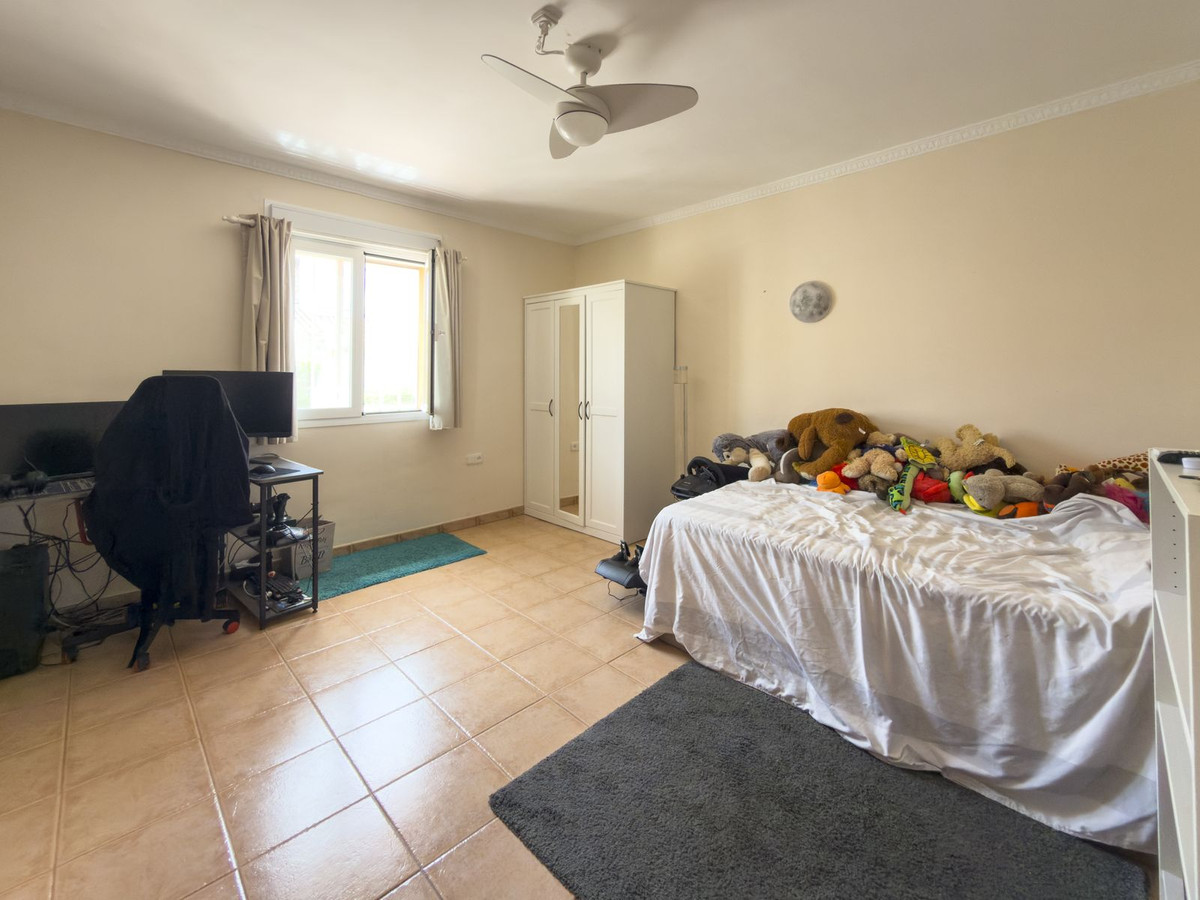 5 Bedroom Villa in Coín - Photo 44