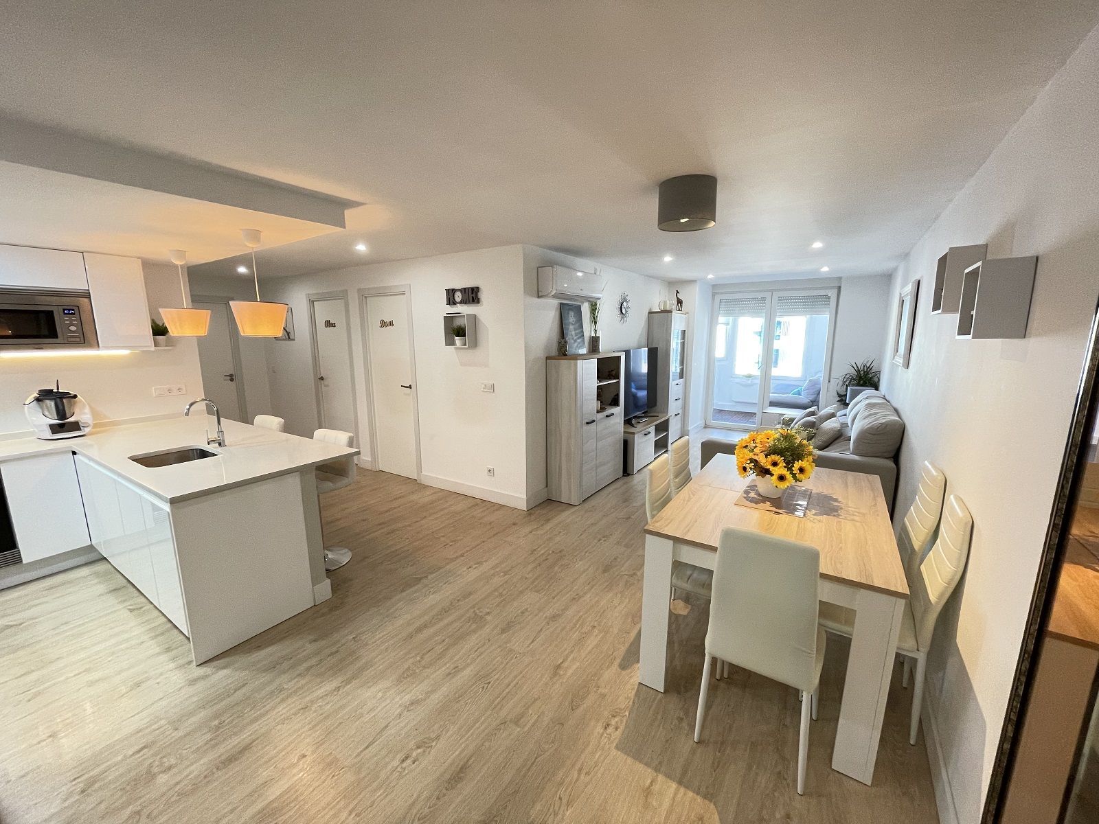 3 Bedroom Apartment in Marbella - Photo 2