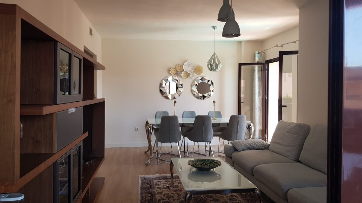 4 Bedroom Apartment in Benalmádena - Photo 20