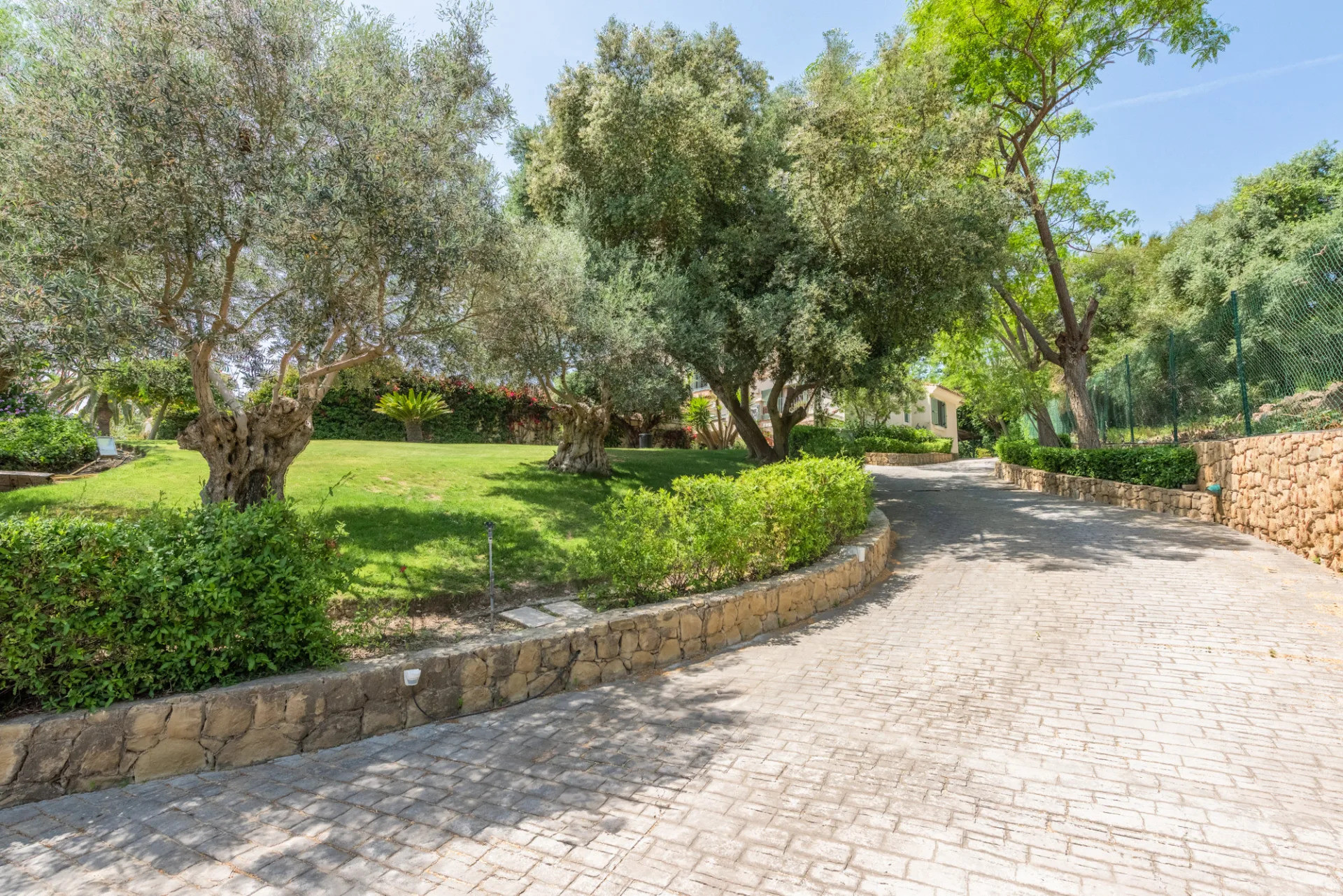 9 Bedroom Villa in Sotogrande - Photo 34